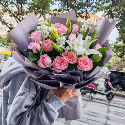 武汉11朵戴安娜粉玫瑰百合，与你一起追逐梦想