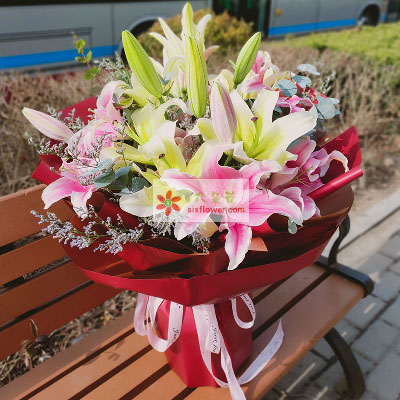 武汉8支多头百合,万事如意喜上加喜