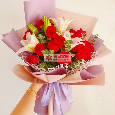武汉18朵红玫瑰百合，真情相守一生